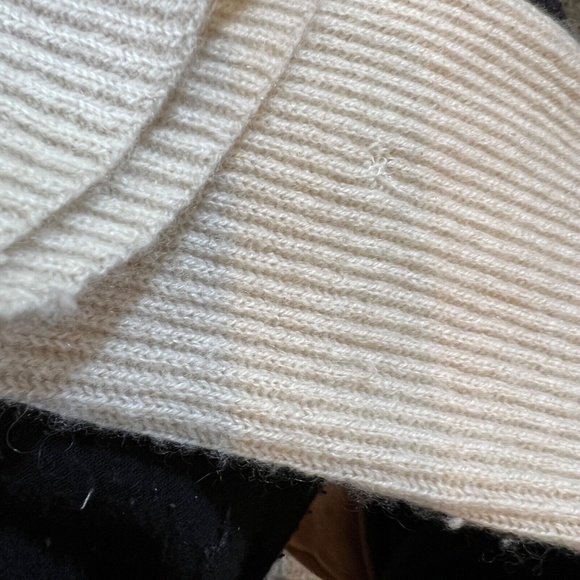 The Row Sweater 100% Cashmere Turtleneck Beige Size L Ribbed Made USA Very Soft - Picture 7 of 8